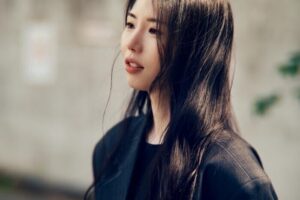 성해나, '친일인명사전'을 품은 소설로 시대를 마주보다