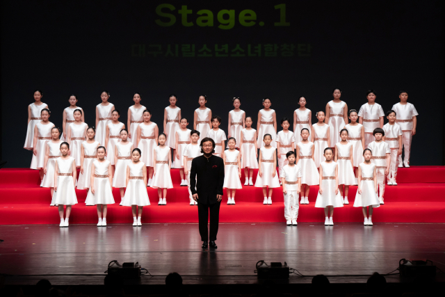 ‘사과가 쿵’ 대형 팝업북 뮤지컬, 대구 관객을 만나다: 그림책의 재해석과 세대 연결