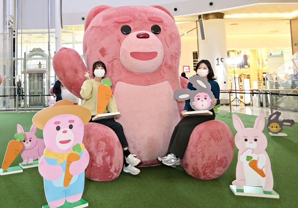 다이소, 벨리곰과 만나다: 뉴트로 감성과 캐릭터 콜라보의 생활템 혁신