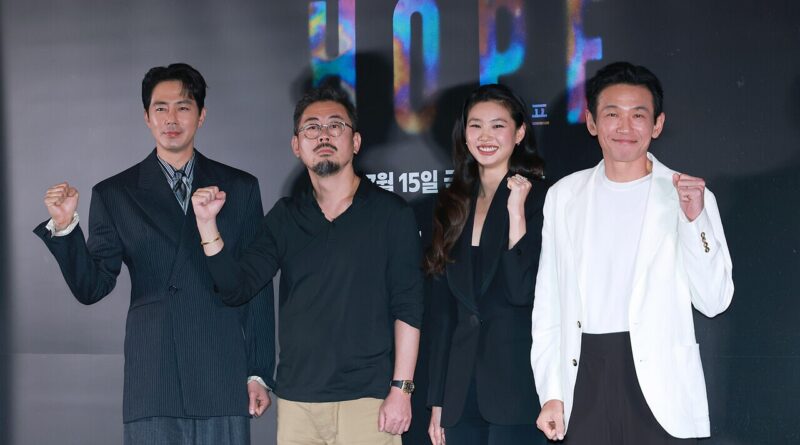 영화 ‘호프’, 사전예매 37만 돌파…2026년 대중 심리 지형 바꾸다
