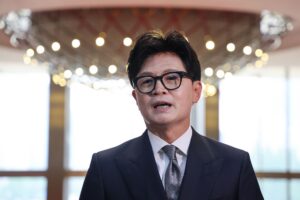 집권여당 후반기 전략, '당정청 일체' 외쳐도 일관성 시험대 올라