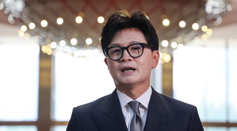집권여당 후반기 전략, '당정청 일체' 외쳐도 일관성 시험대 올라