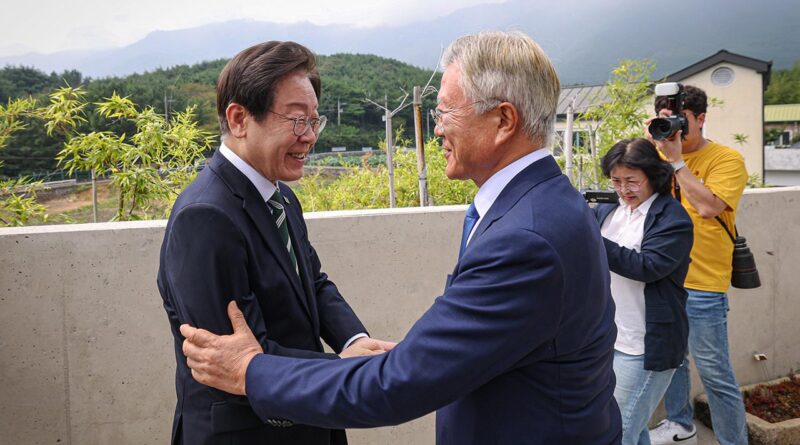 이 대통령, 문재인 전 대통령과 취임 첫 오찬…정권 교체기 ‘소통’ 신호인가