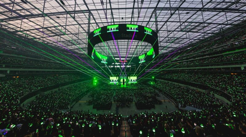 JYP엔터 '스타디움급 콘서트' 불투명, 정욱의 차세대 카드 시험대 올라